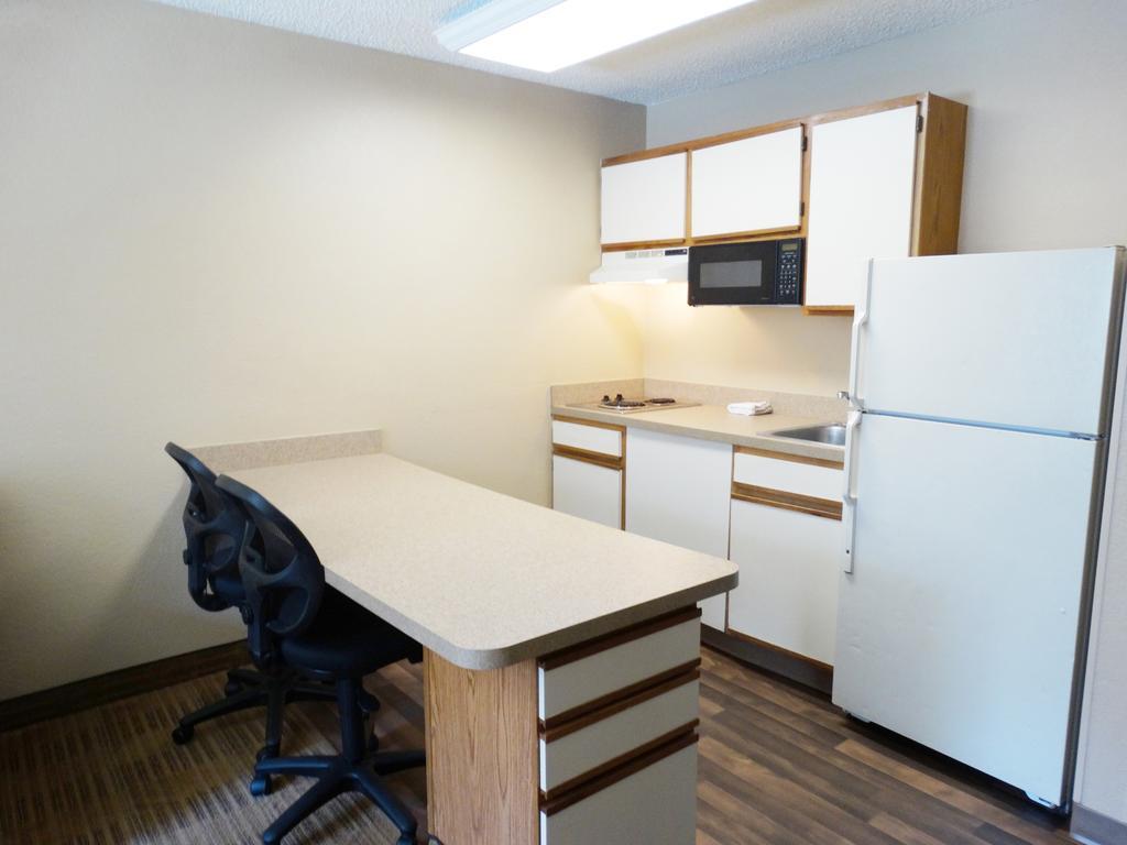 One Bedroom Suite with 1 Queen Bed - Non-Smoking,464654613:JPEG